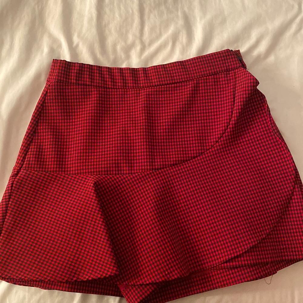 Res and black skort